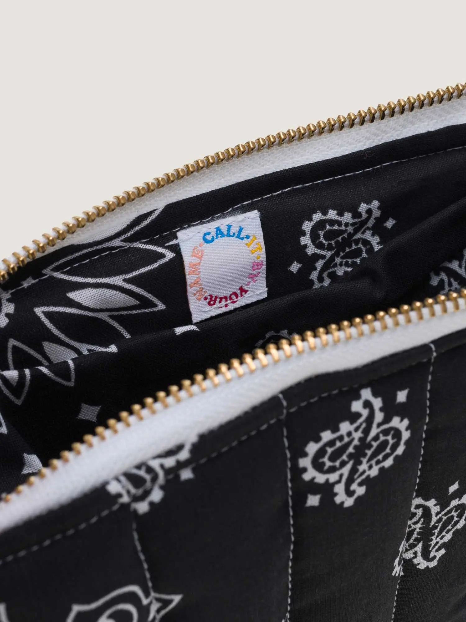 Pochette Zippée Matelassée - HAPPY FACE - All Black - Image 5